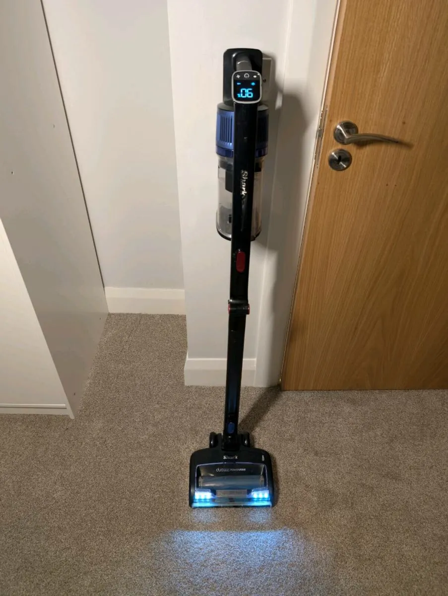 Shark Vacuum Cleaner with 2 batteries - Image 1
