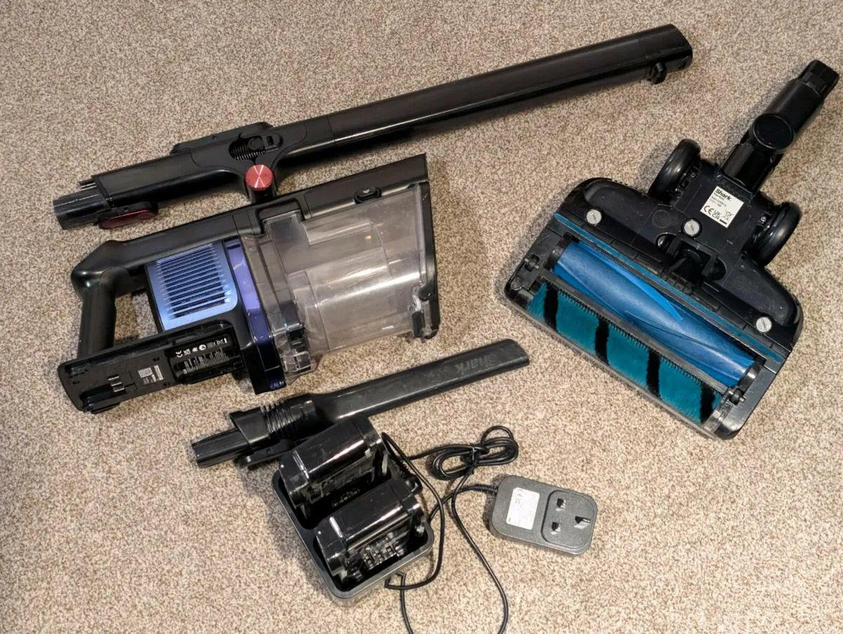 Shark Vacuum Cleaner with 2 batteries - Image 2