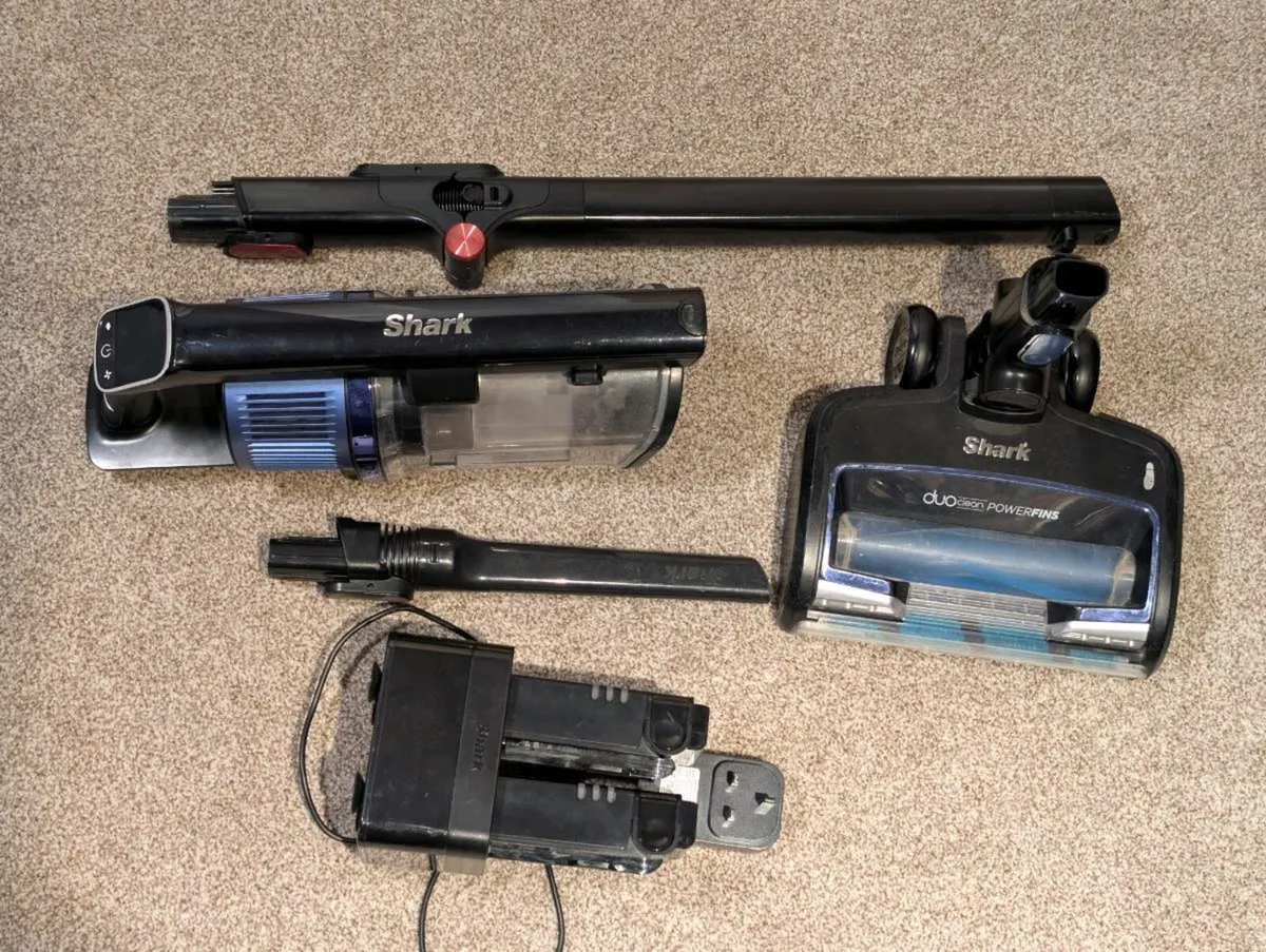 Shark Vacuum Cleaner with 2 batteries - Image 3