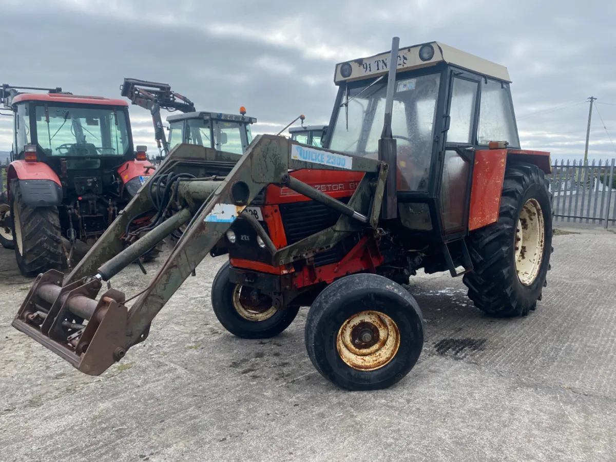 Zetor 8111 with loader - Image 3