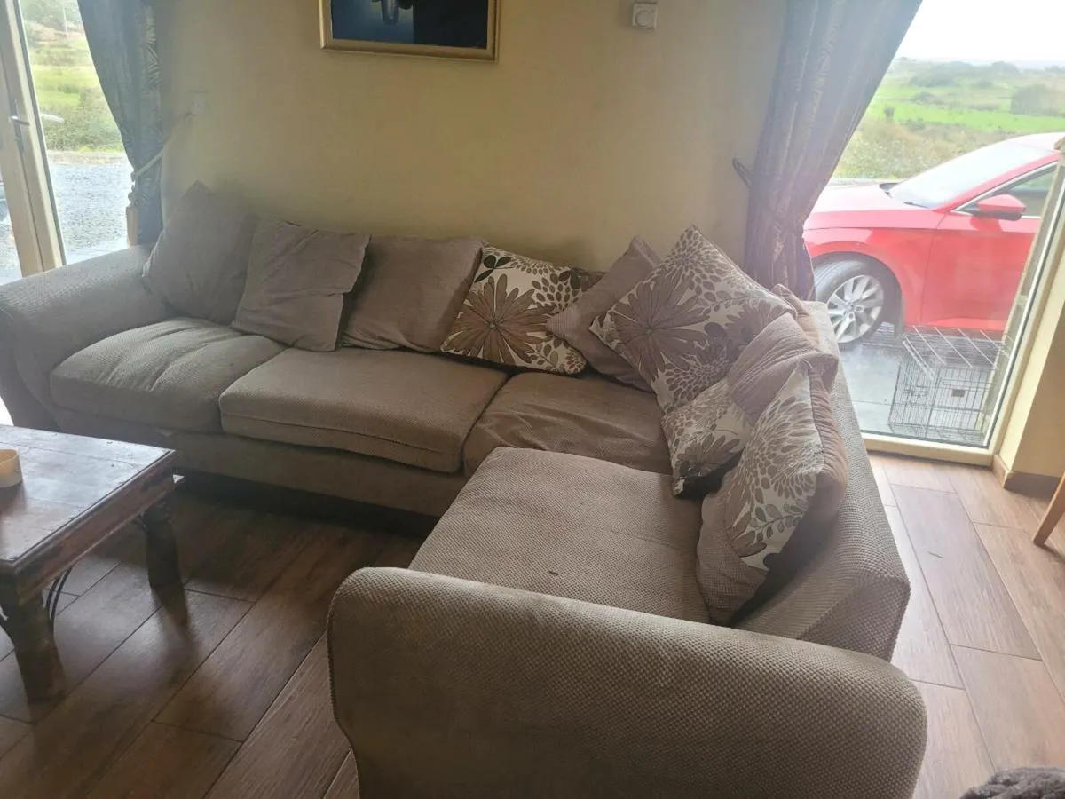 Lshape couch - Image 1