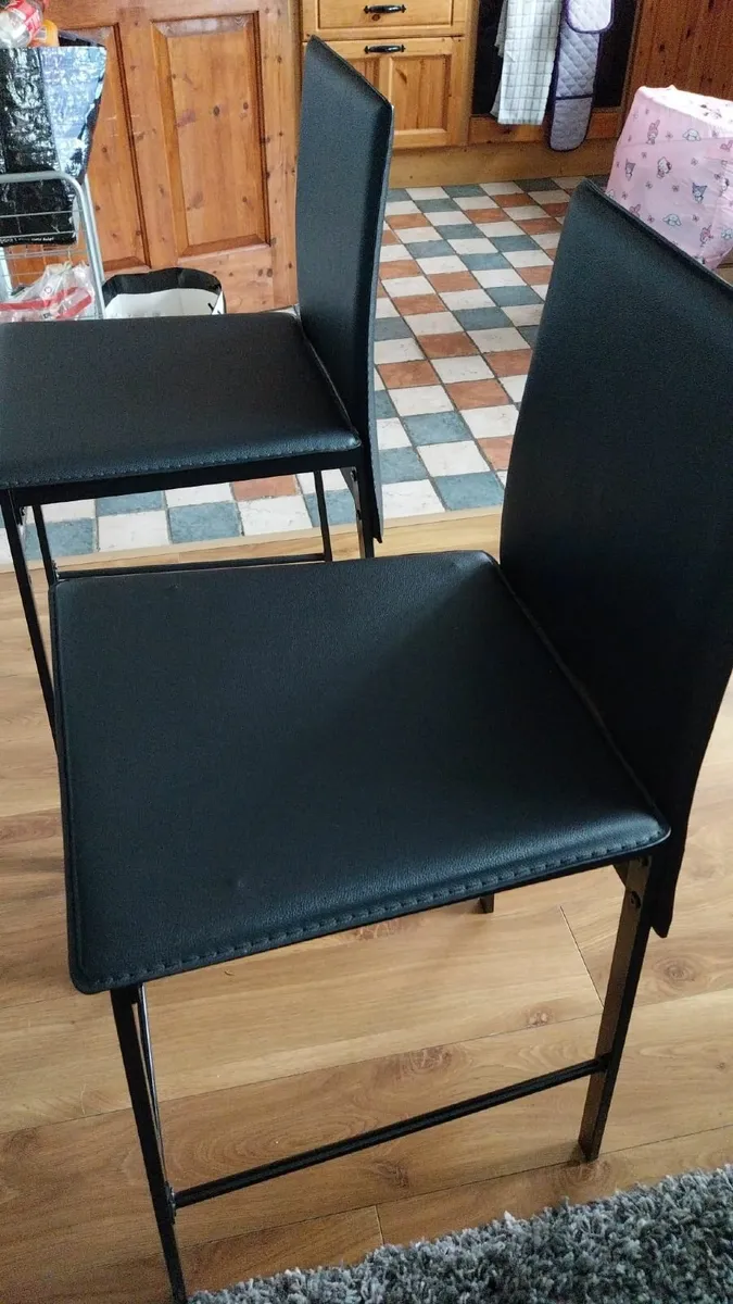 table and chairs - Image 4