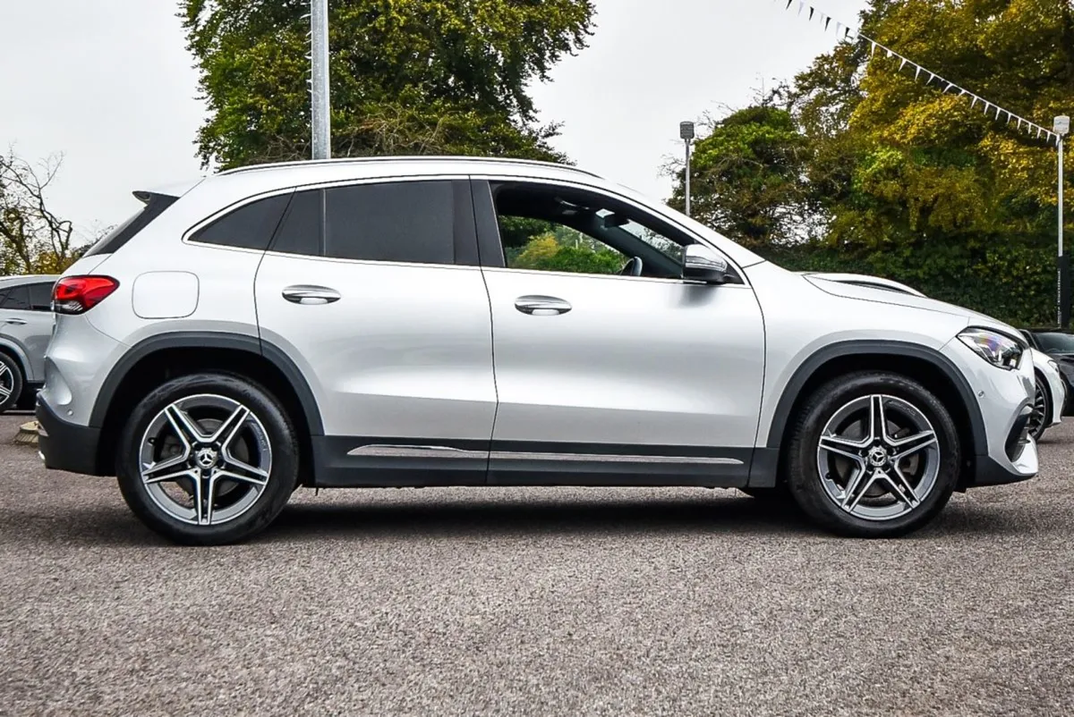 Mercedes-Benz GLA Class 250e AMG Premium Plus 215 - Image 3
