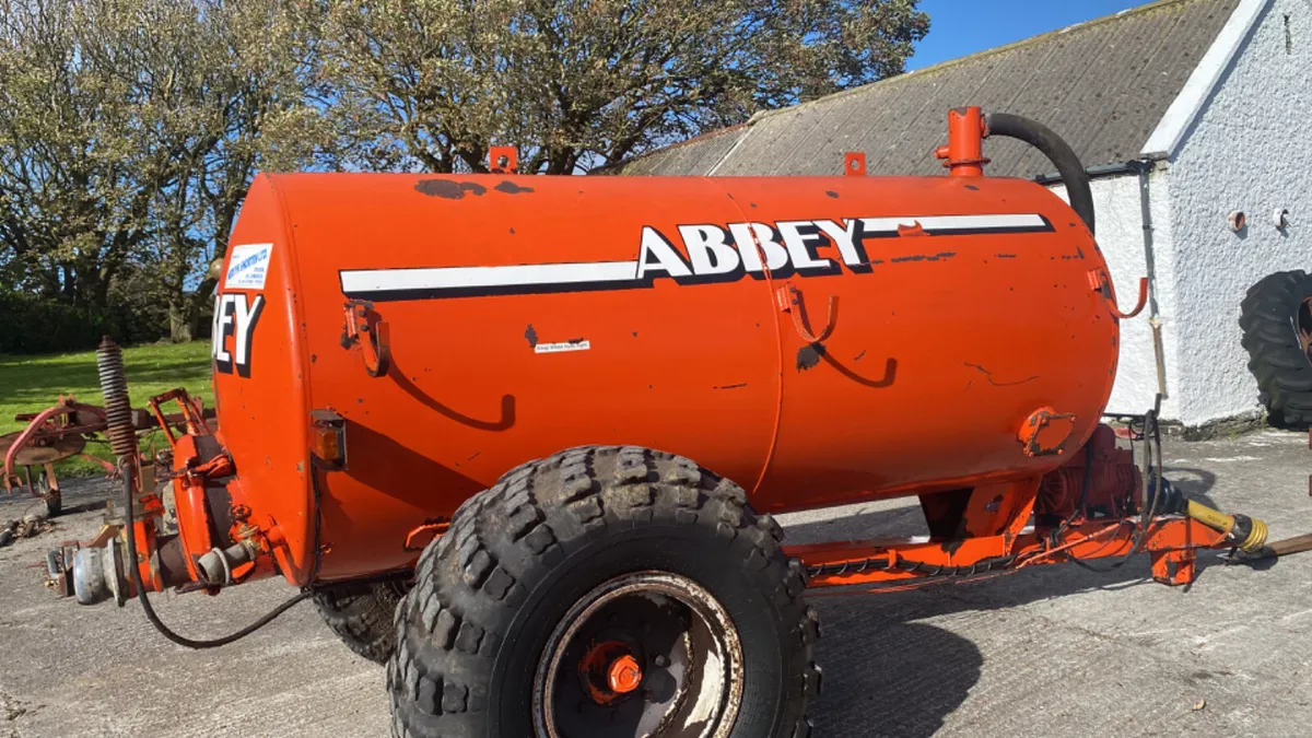 Abbey 1100 gallon slurry tank - Image 1
