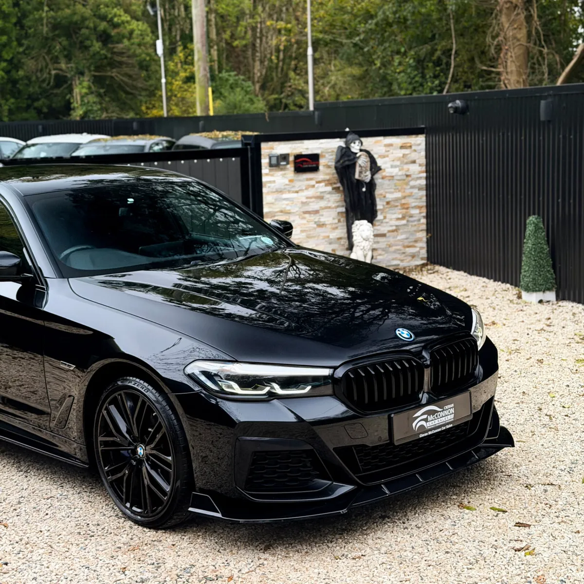 2022 (221)  BMW 530e M-SPORT X-DRIVE  290BHP - Image 2