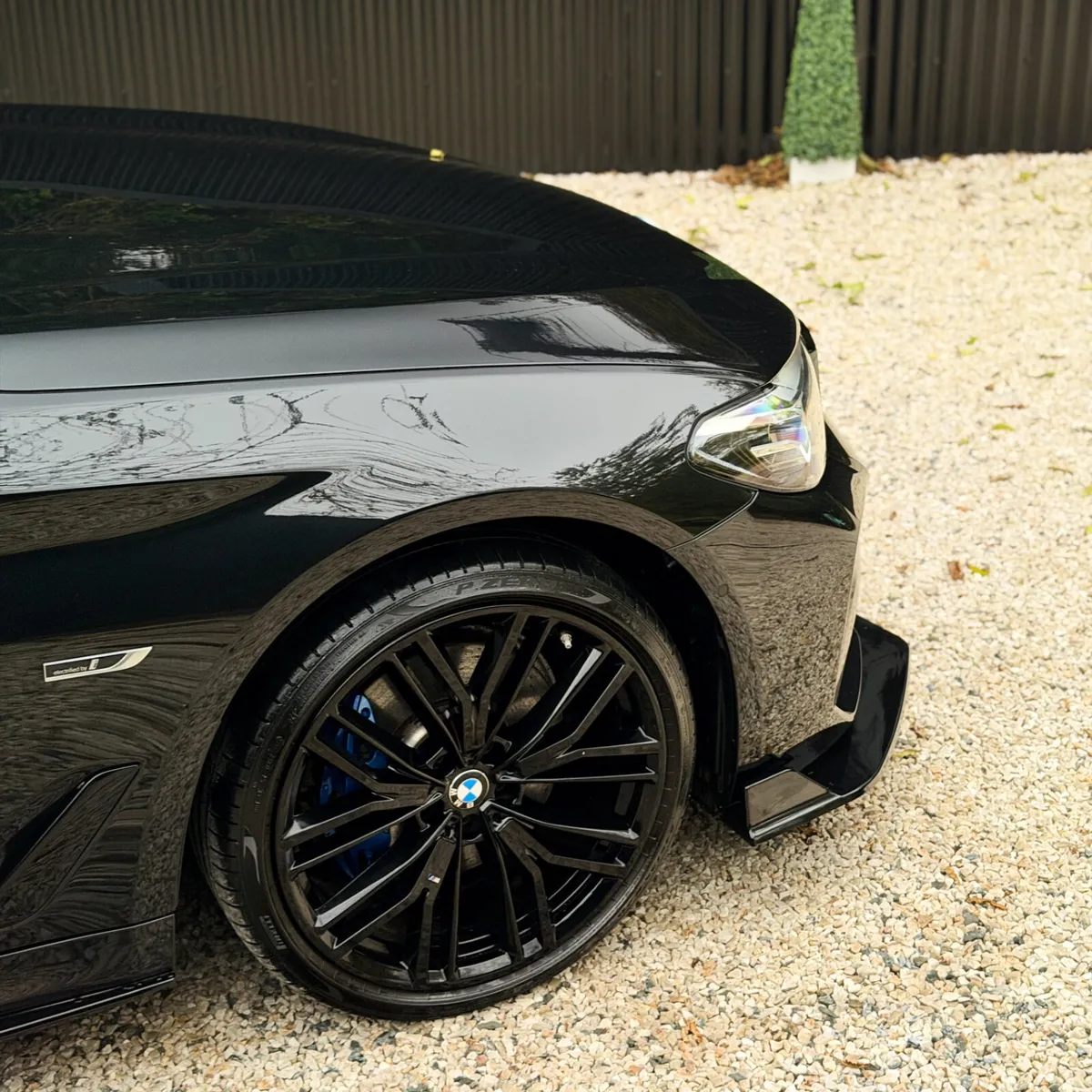 2022 (221)  BMW 530e M-SPORT X-DRIVE  290BHP - Image 4