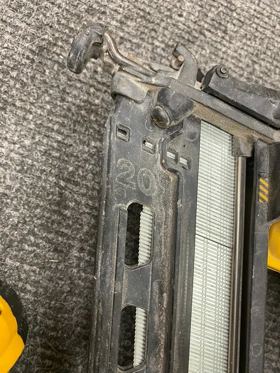 Dewalt DCN660 Nailer + 2x 5AH - Image 4