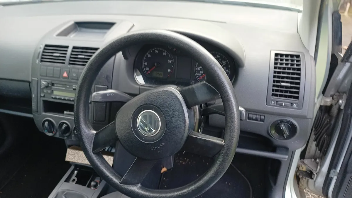 Volkswagen Polo 2005 - Image 2