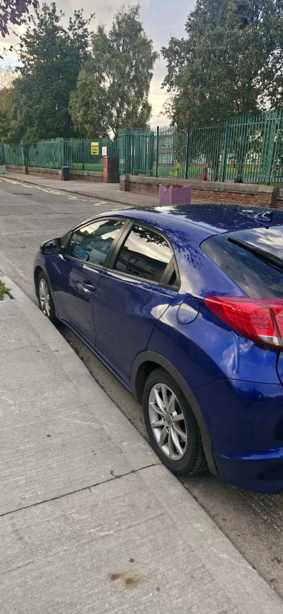 Car - Image 3