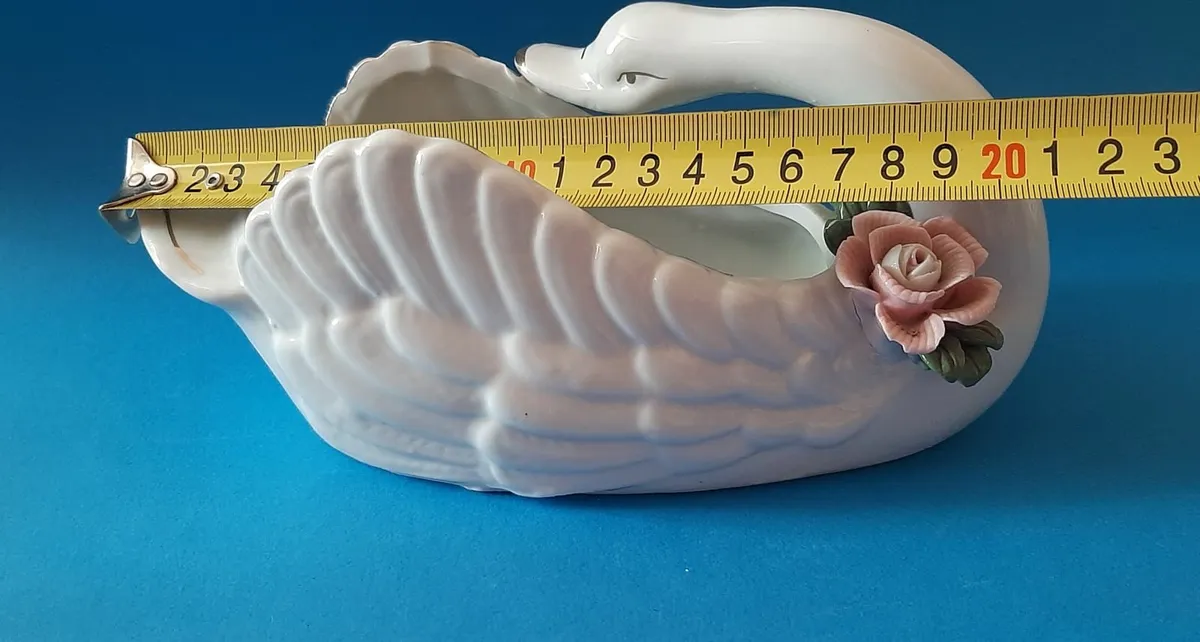 Swan planters - Image 3