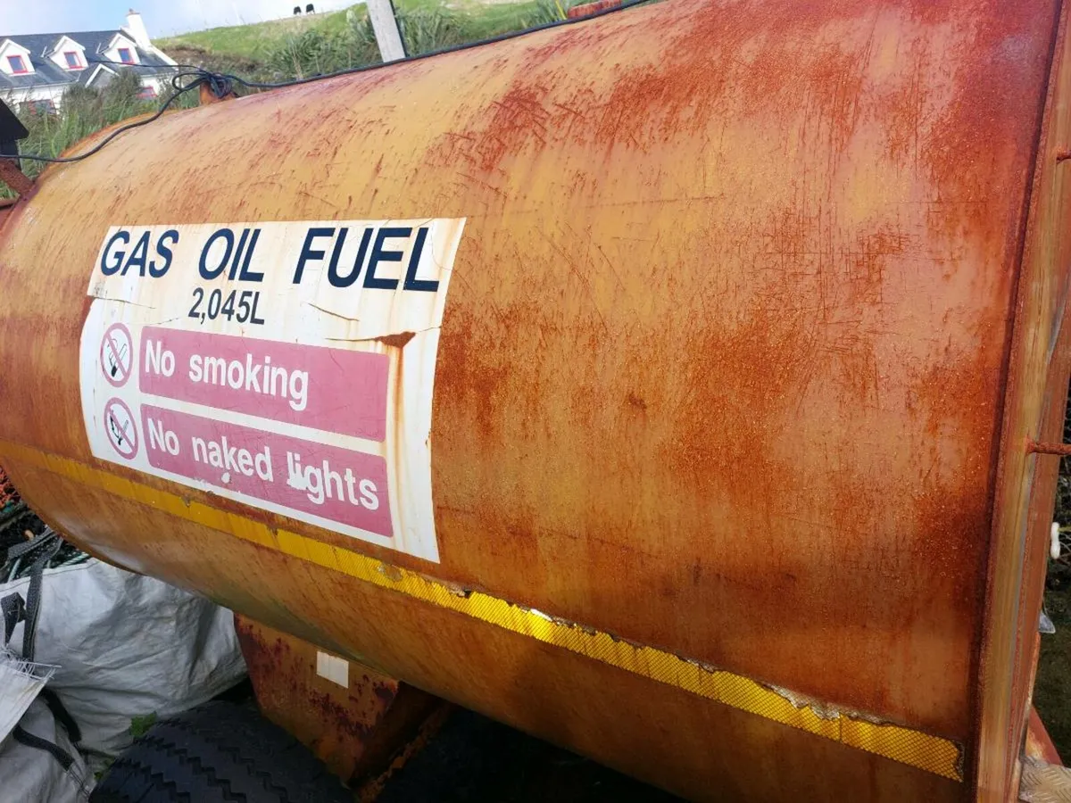 Fuel bowser - Image 1