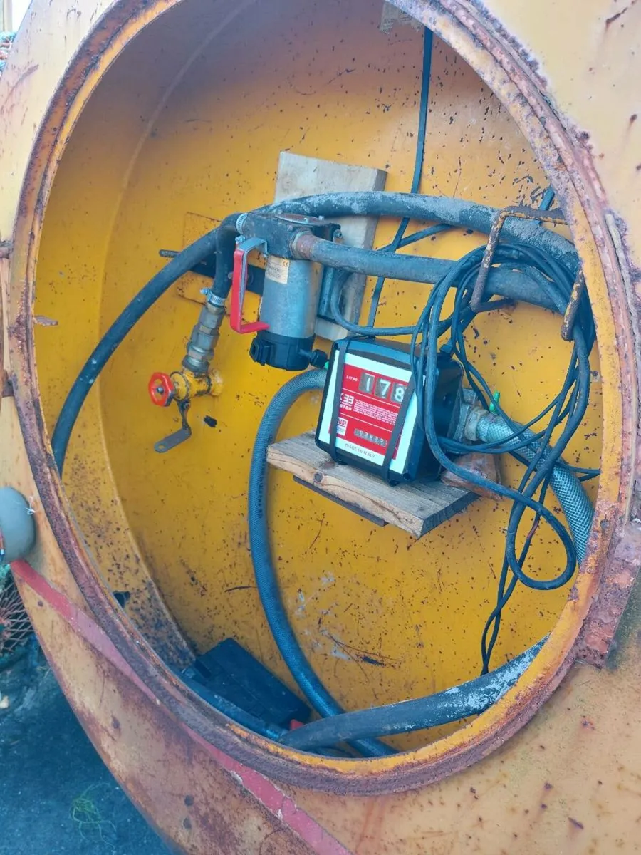 Fuel bowser - Image 3