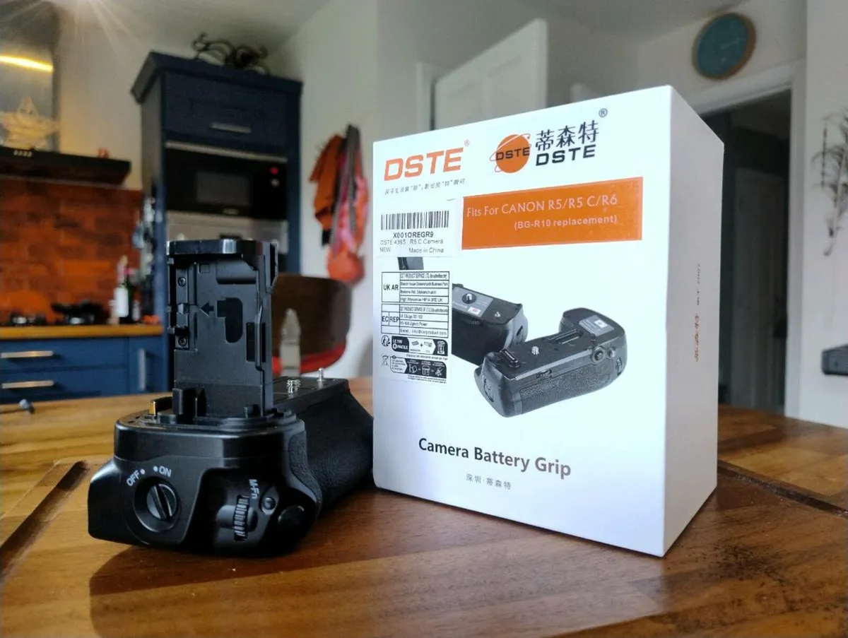 Canon R6 & Accessories - Image 3