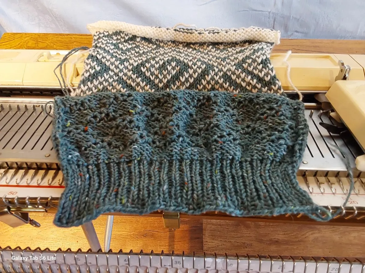 Brother KH 260 Chunky knitting machine and ribber. - Image 4
