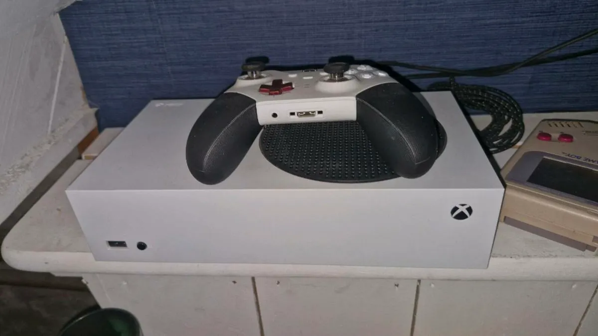 Xbox series s with pro controller - Image 2