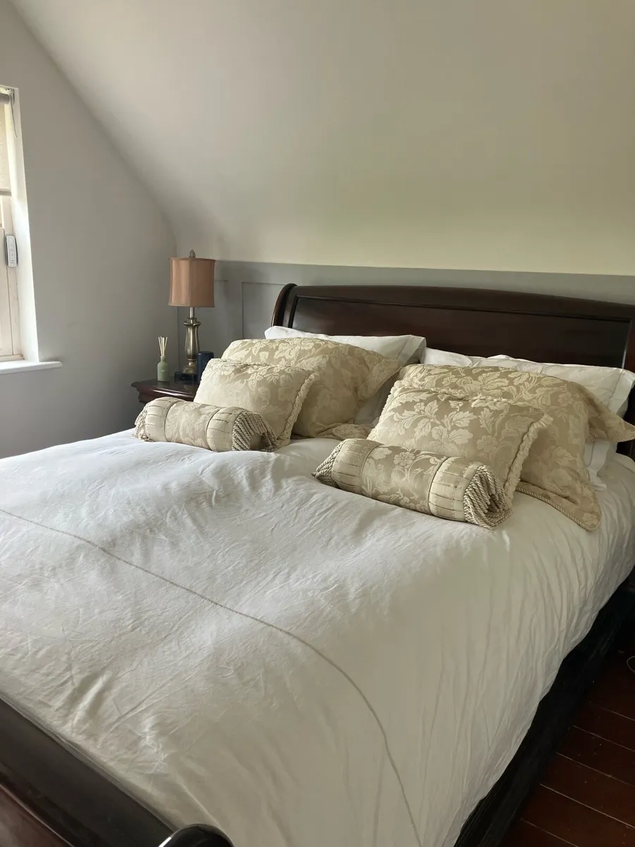 King size mahogany sleigh bed - Image 1
