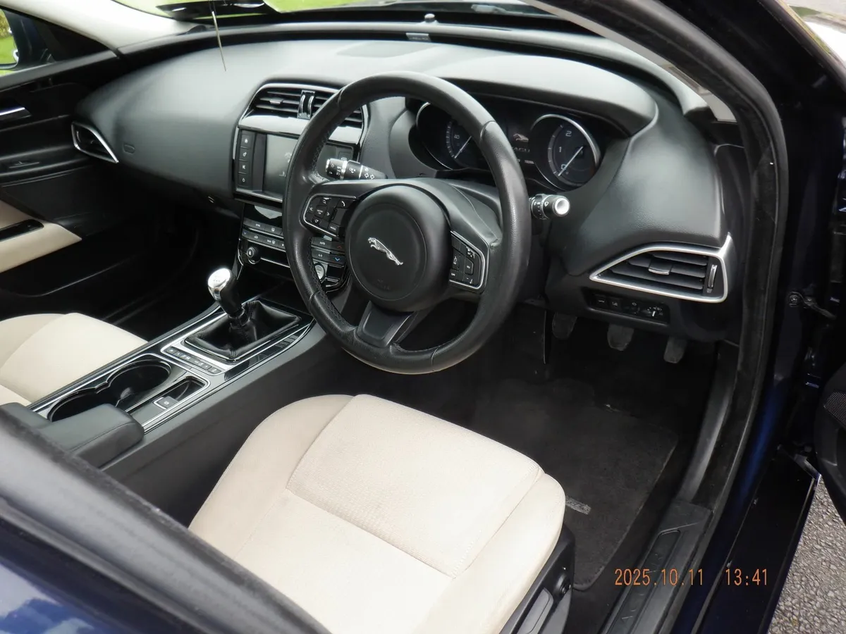 2016 Jaguar XE 2.0L Diesel– SE | Manual - Image 3