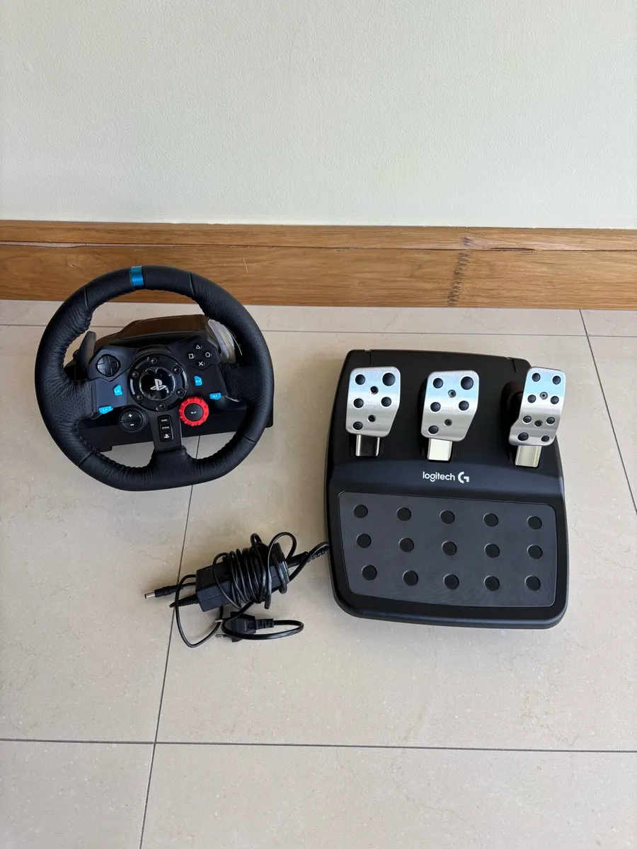 G29 Driving Force racing wheel and pedals - Image 2