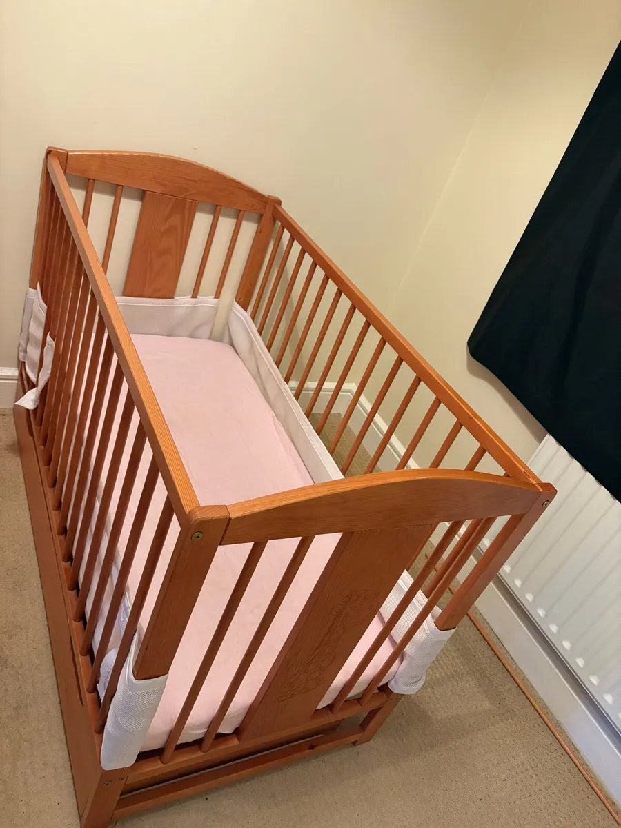 Wooden cot - Image 1