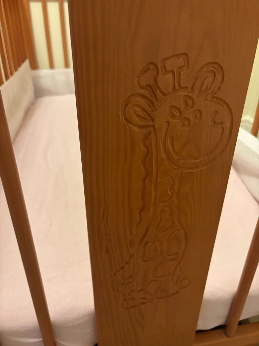 Wooden cot - Image 3