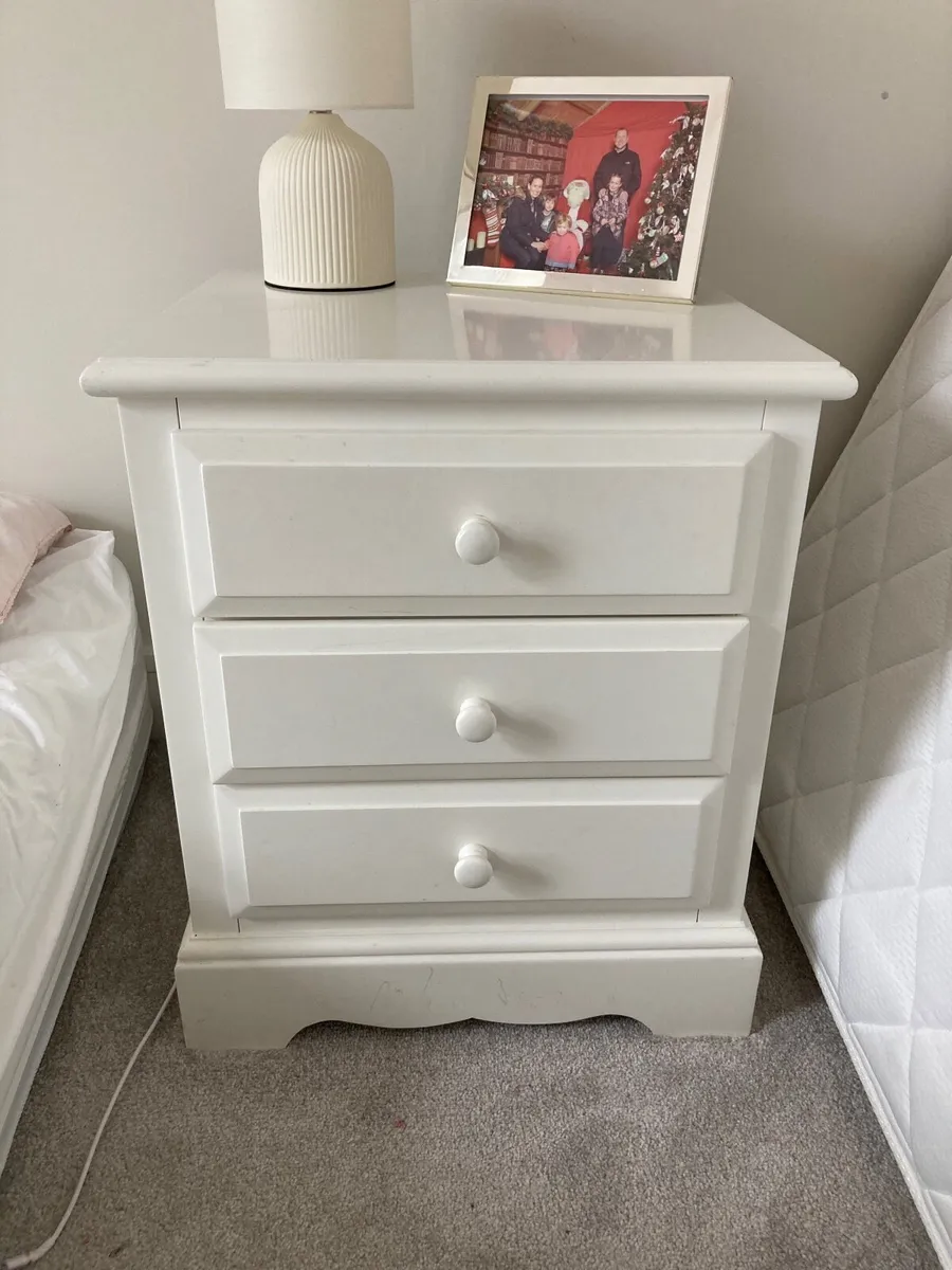Panted solid bedroom furniture - Image 3