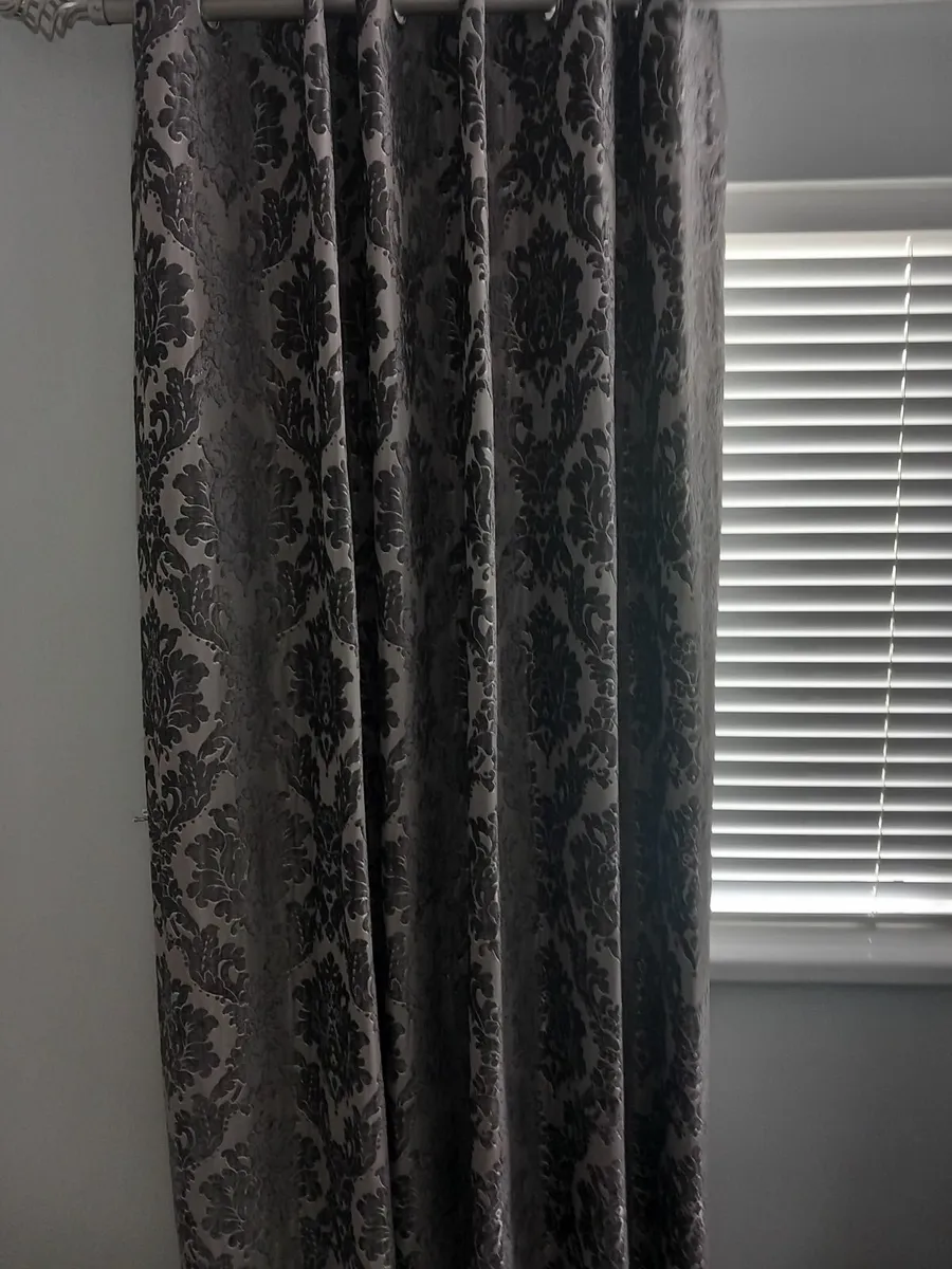 2 sets of grey eyelet curtains - Image 4