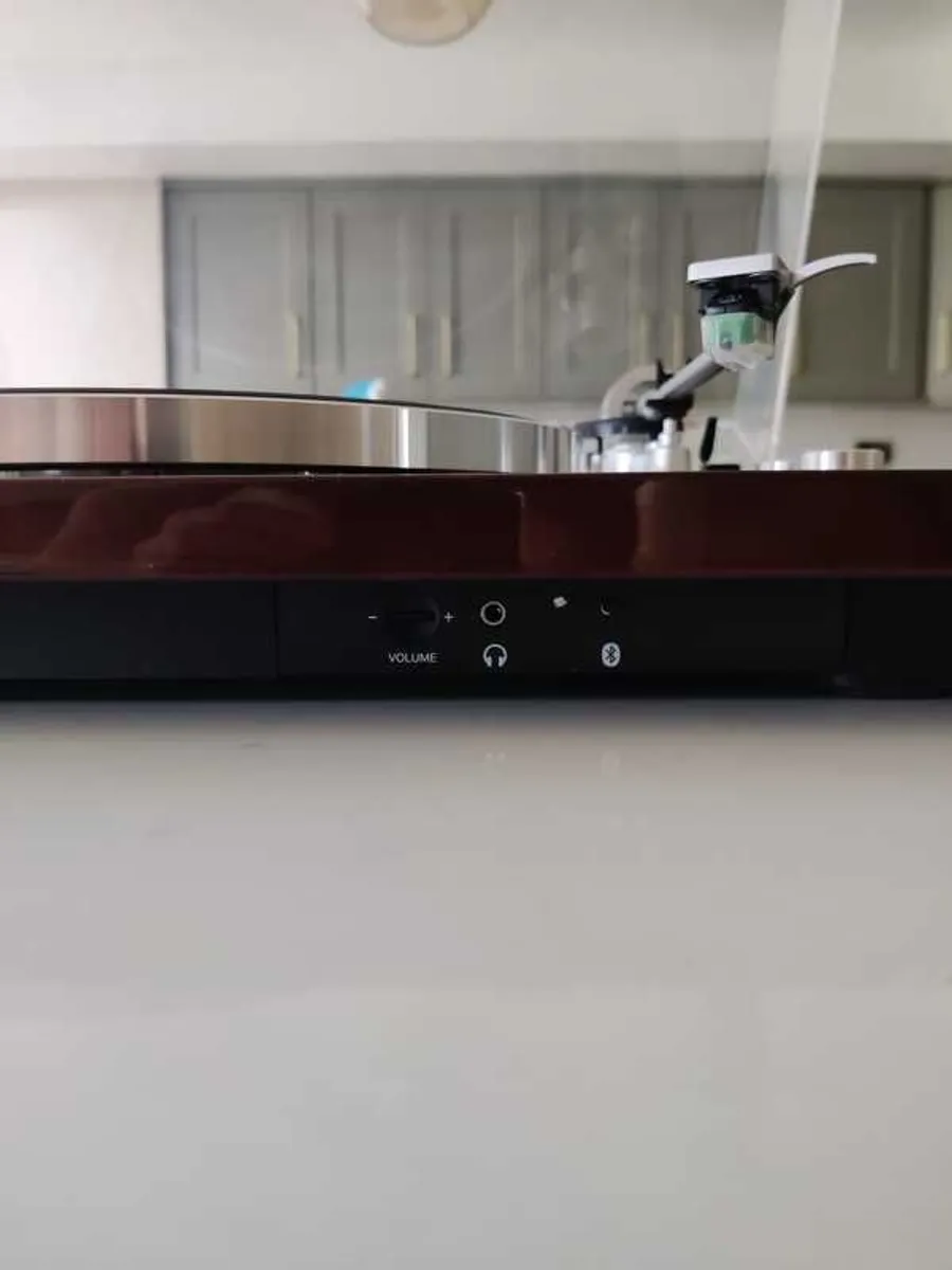 AKAI BT500 Turntable (Walnut) - Image 3