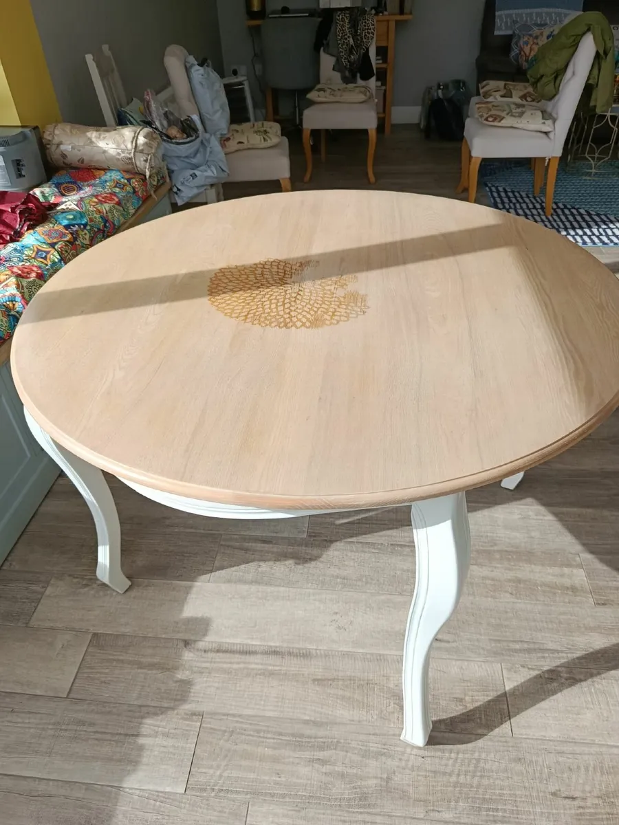 Round dining table - Image 2