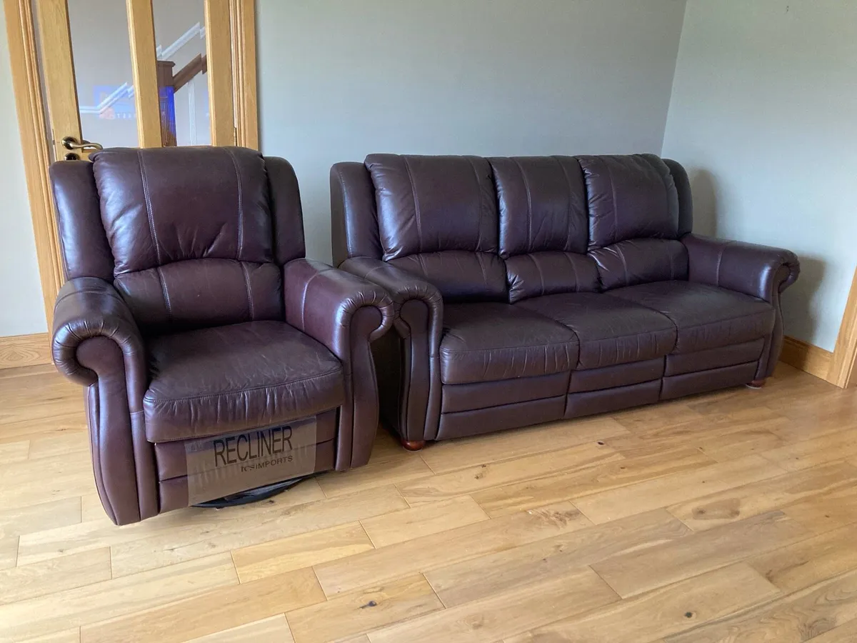 Suite of furniture - Image 1