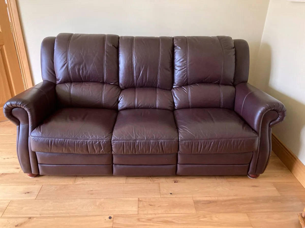 Suite of furniture - Image 2