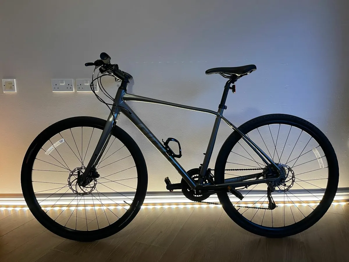 Giant Escape Bike Disc Brakes - Image 3