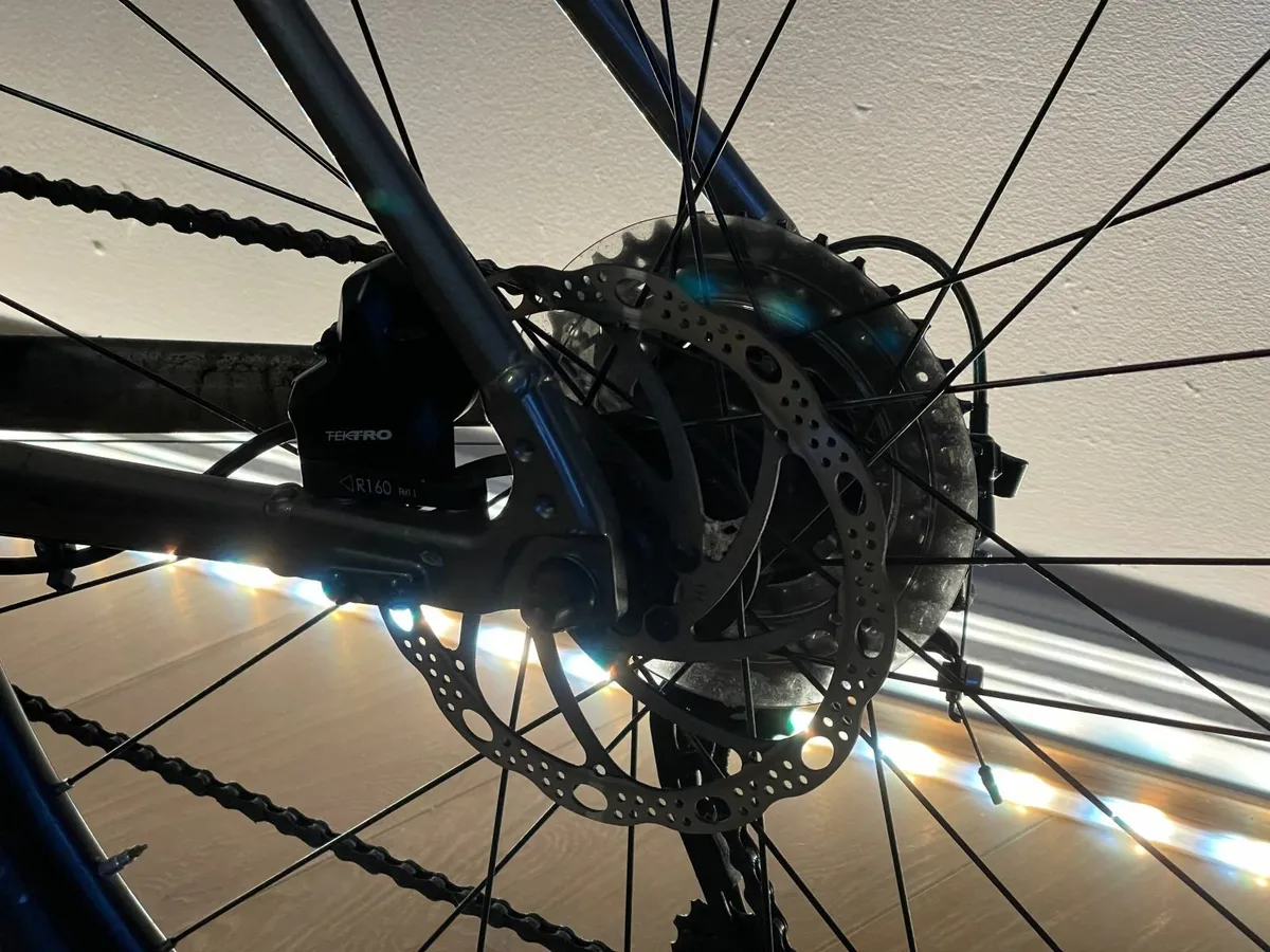 Giant Escape Bike Disc Brakes - Image 4