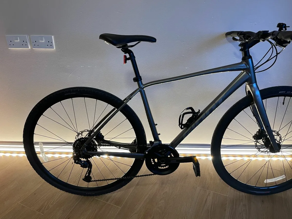 Giant Escape Bike Disc Brakes - Image 1