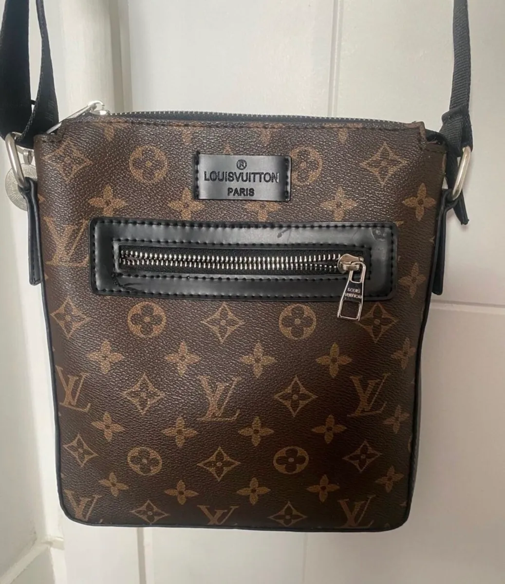 Ladies Crossbody Bag.. - Image 2