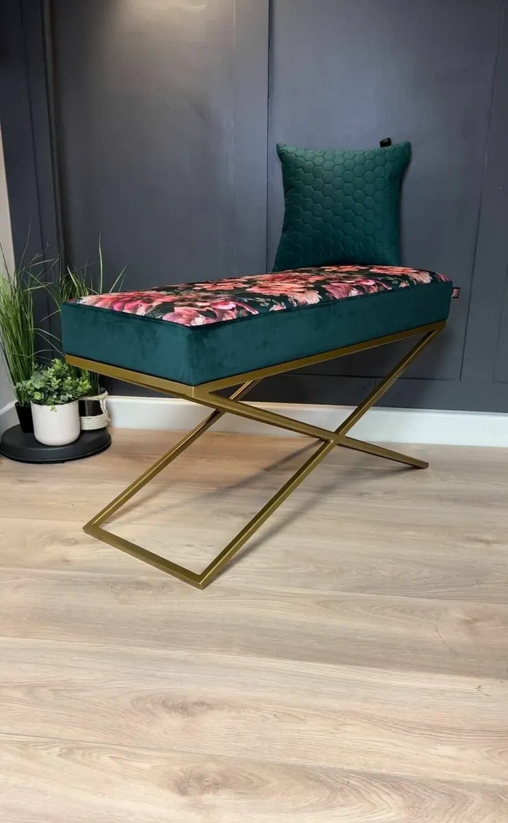Metal frame x with velvet seat Bench - Image 3