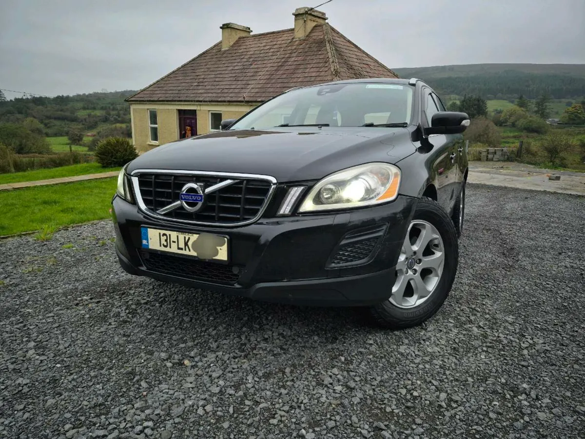 2013 Volvo xc60 2.4 GT AWD - Image 2