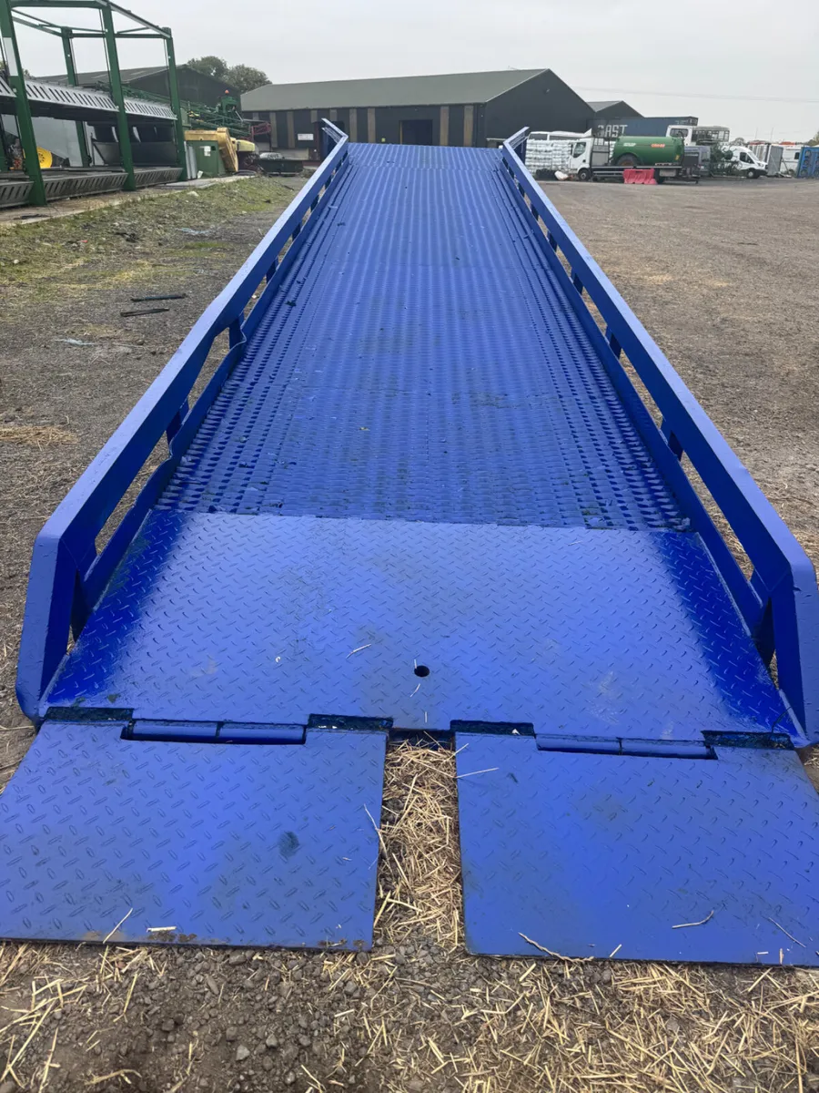 Loading ramp - Image 1