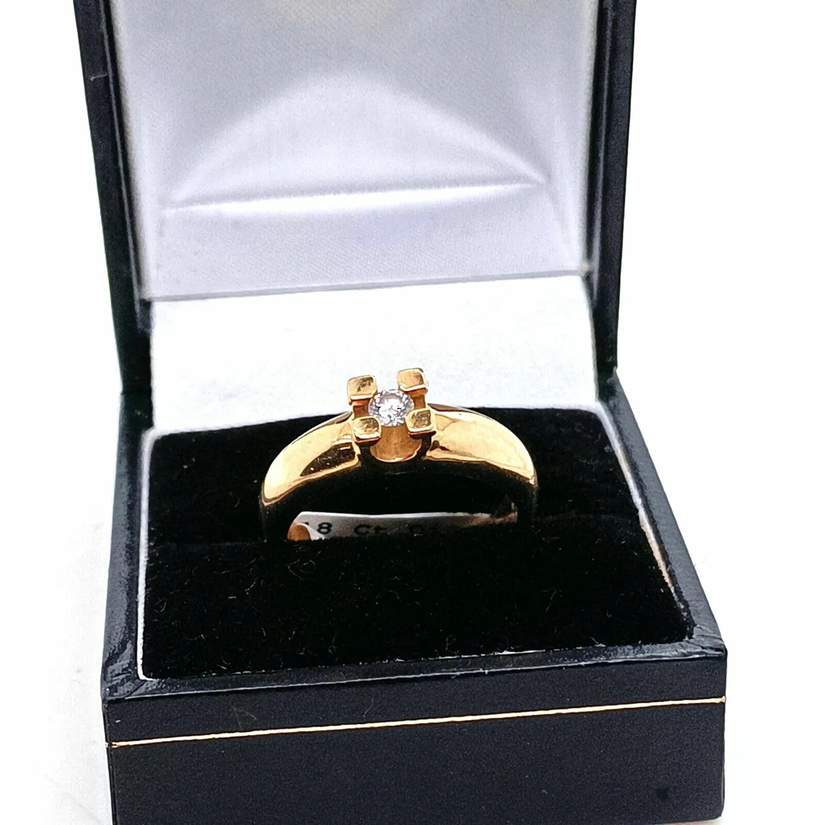 Contemporary 18 k yellow gold & diamond ring - Image 1