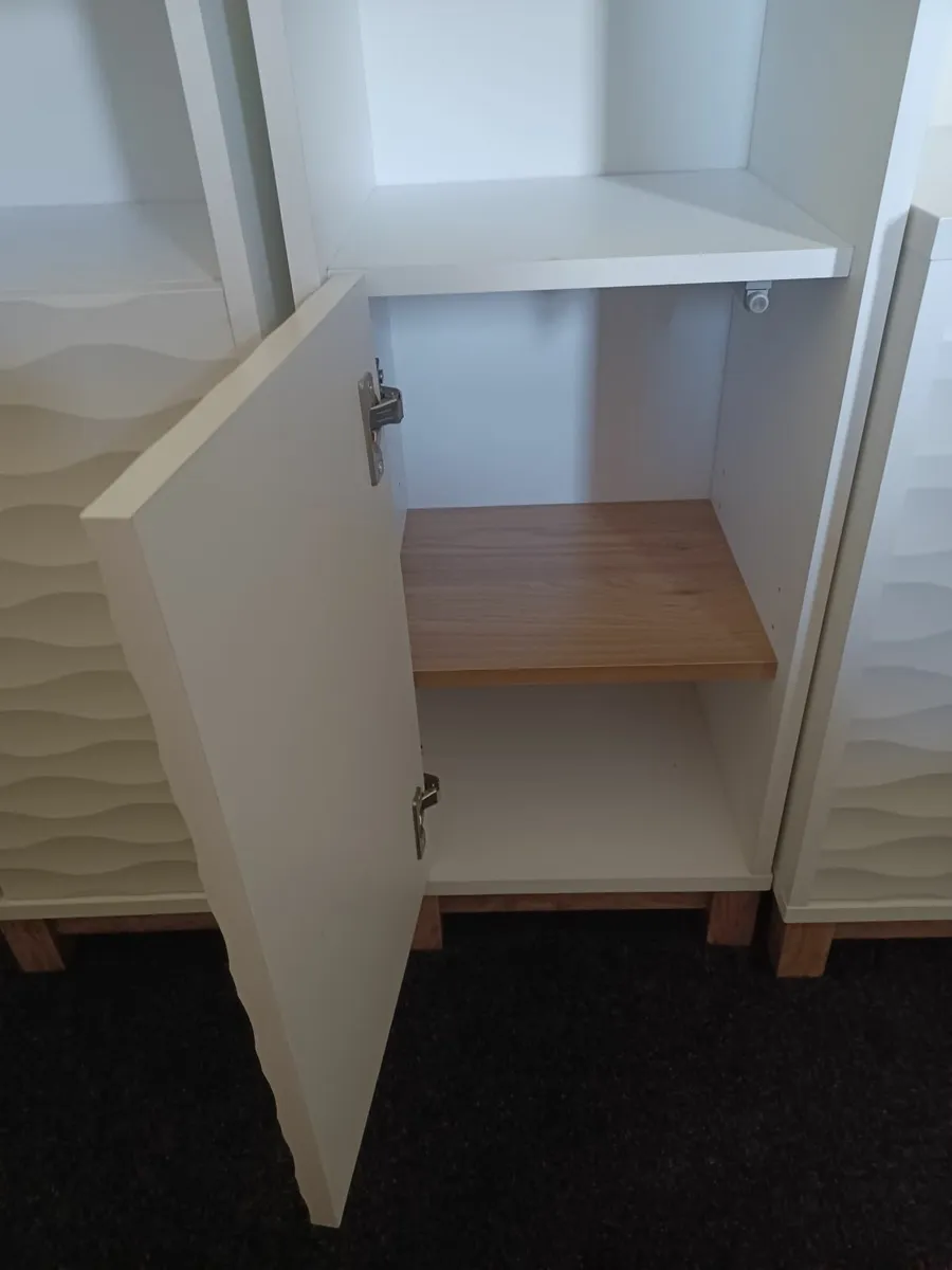 Bathrrom cabinets x 2 - Image 3