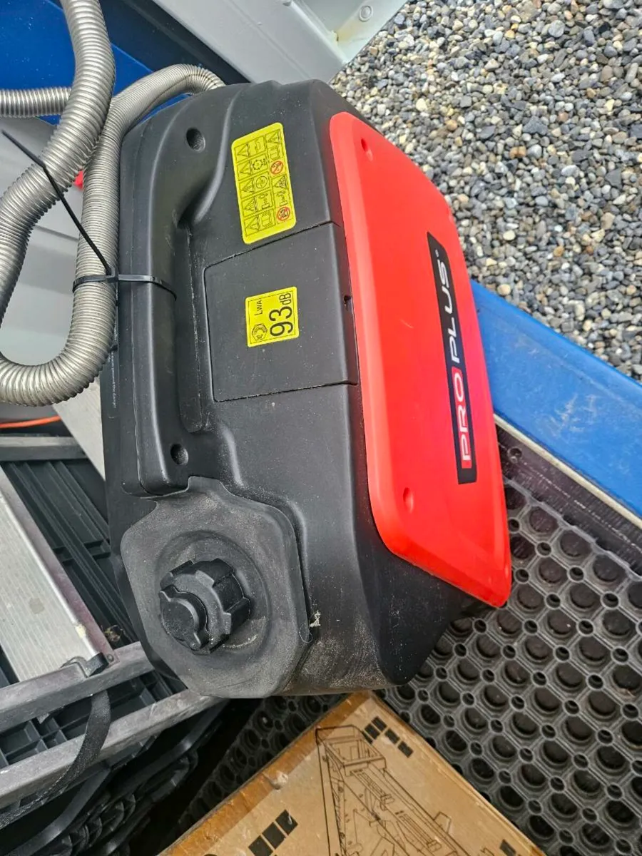 Pro plus 1700 Watt Low Noise Suit Case Generator - Image 3