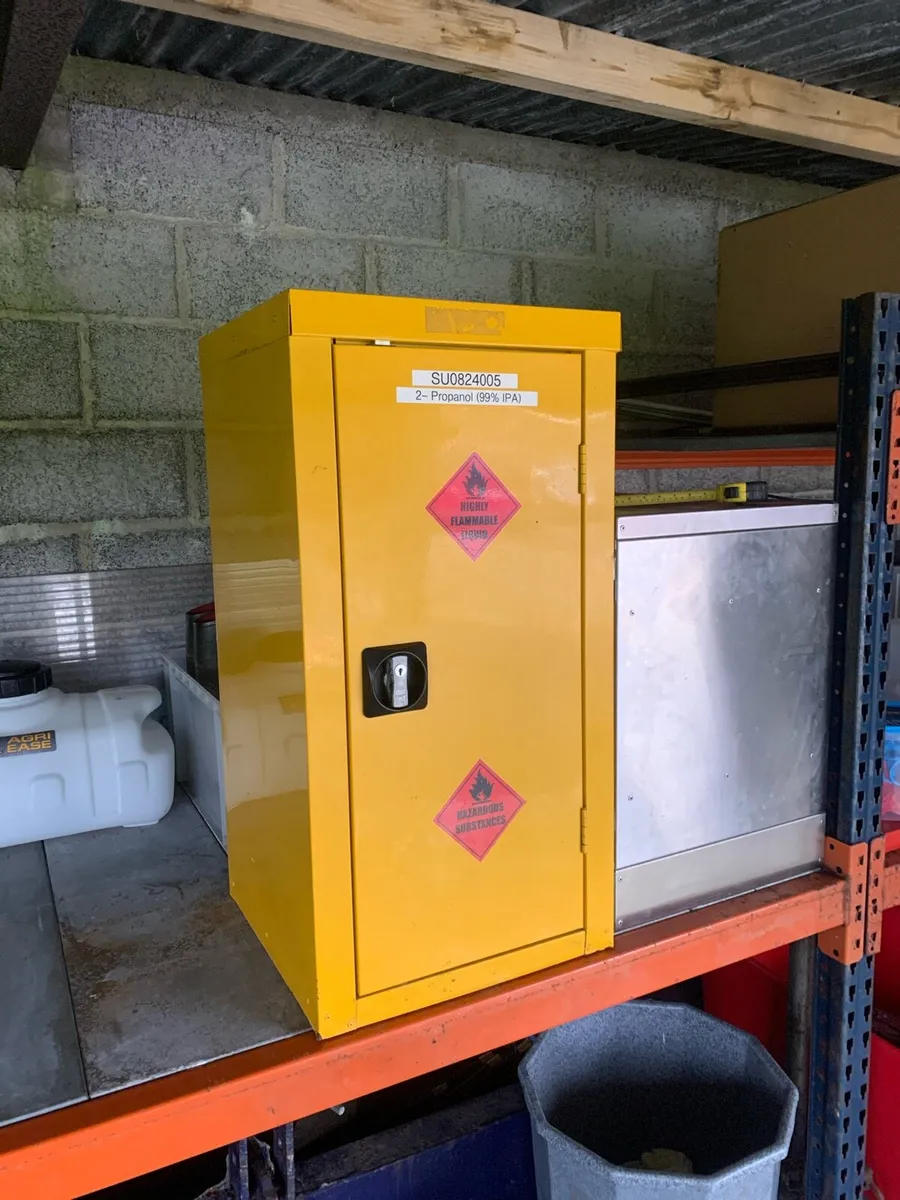 Chemical cabinet - Image 1