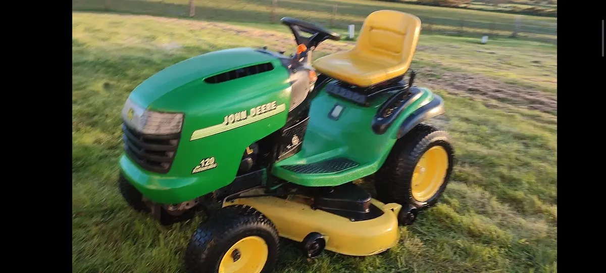 John Deere Lawnmower - Image 1