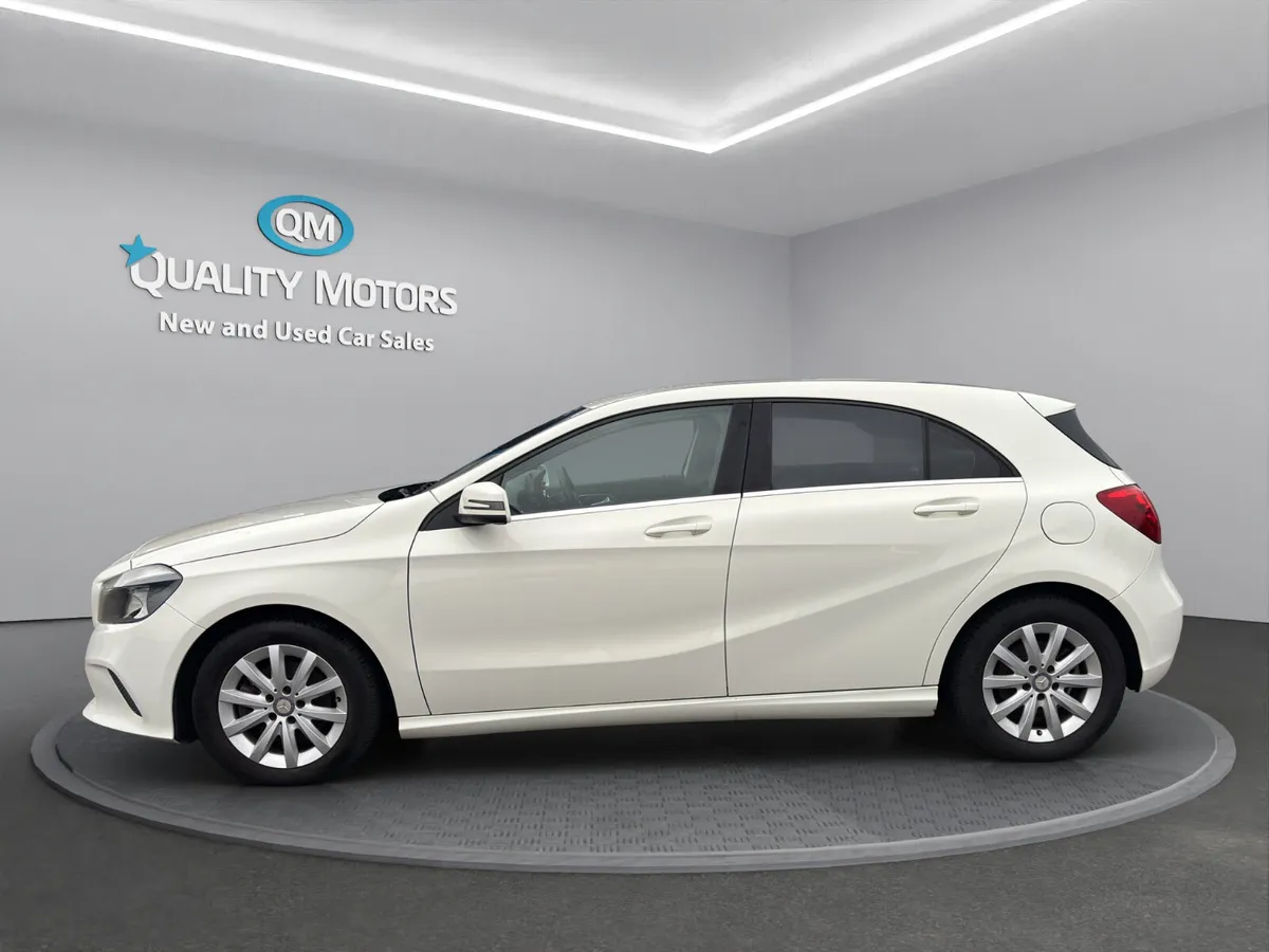 2017 MERC A180 (B38) - Image 4