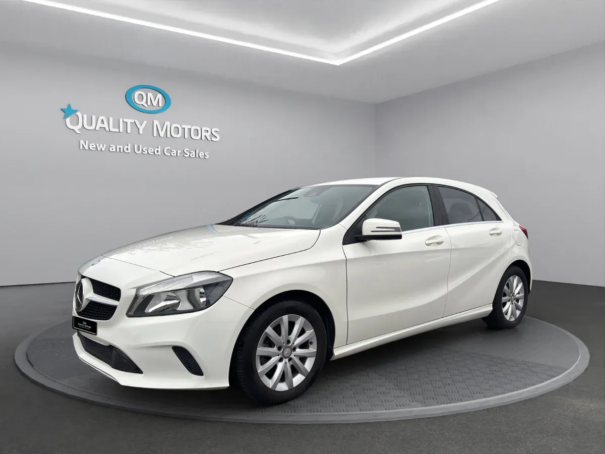 2017 MERC A180 (B38) - Image 3