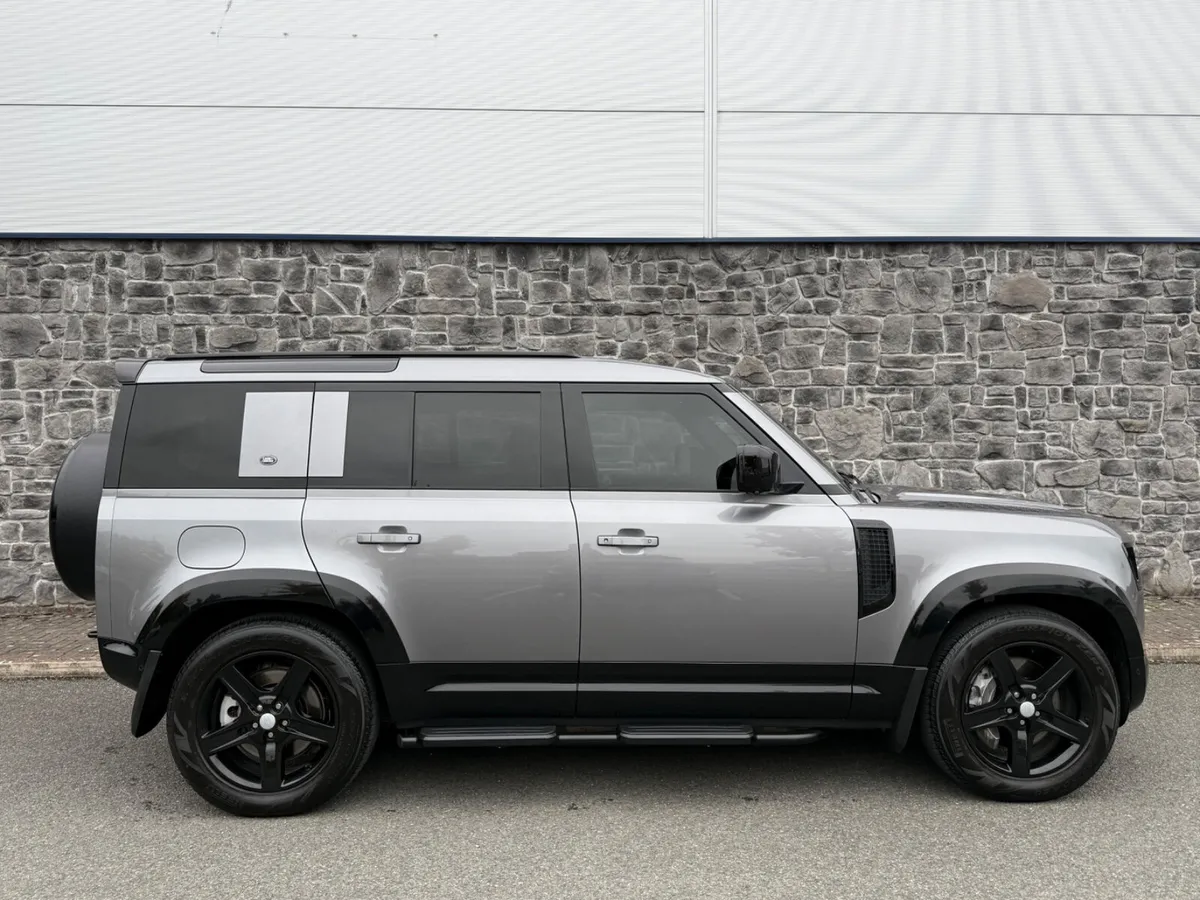 2021 Land Rover Defender 110 X-Dynamic SE P400e - Image 4