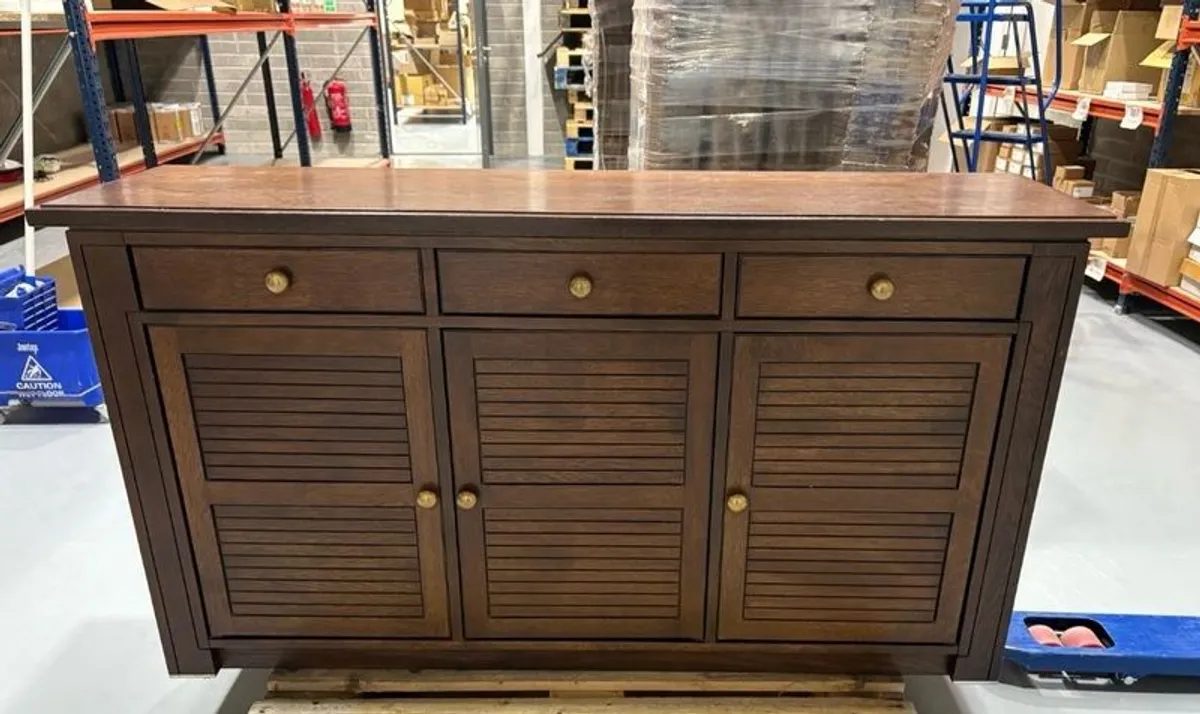 Sideboard with louvre doors heavy item - Image 1