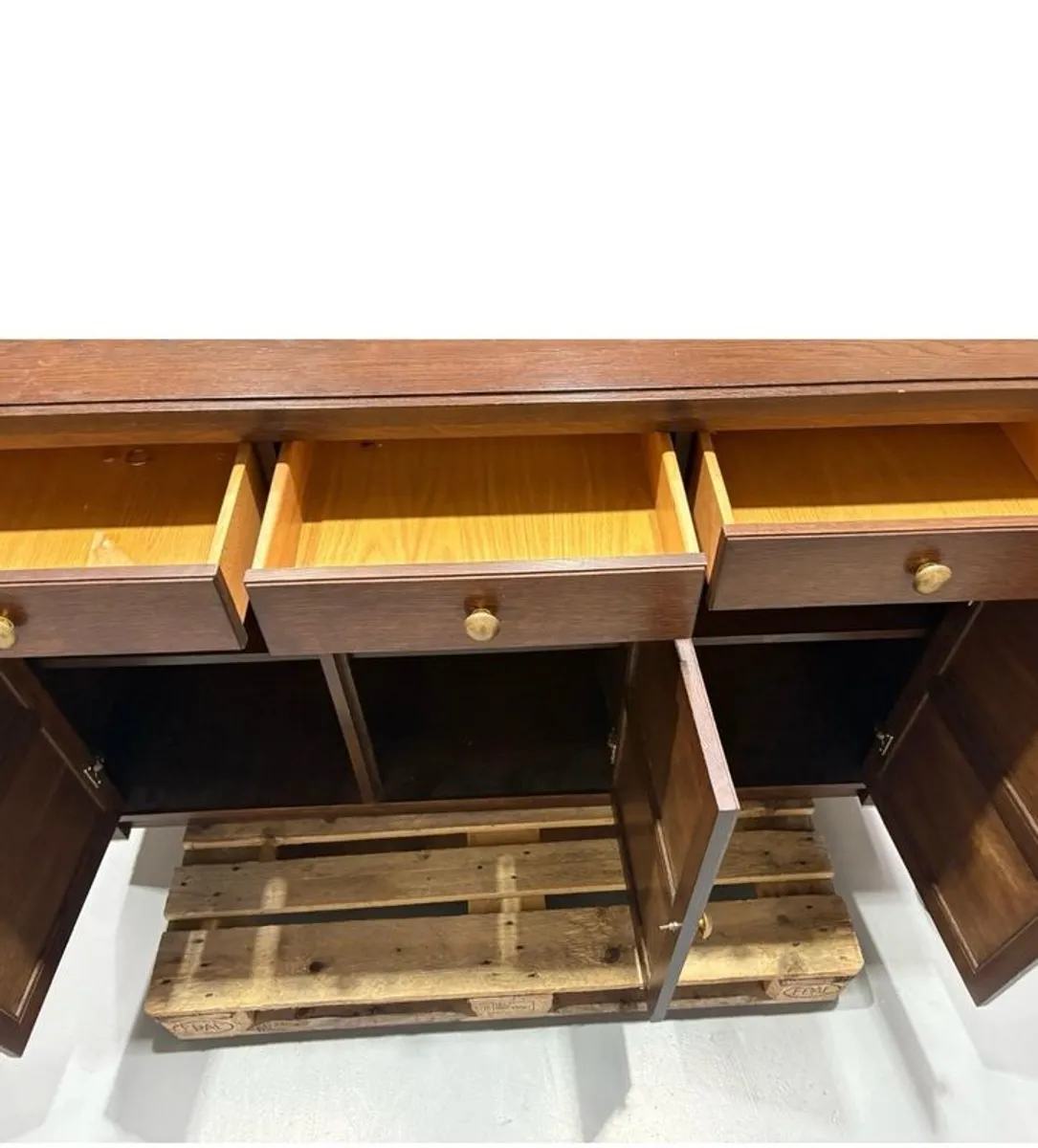 Sideboard with louvre doors heavy item - Image 3
