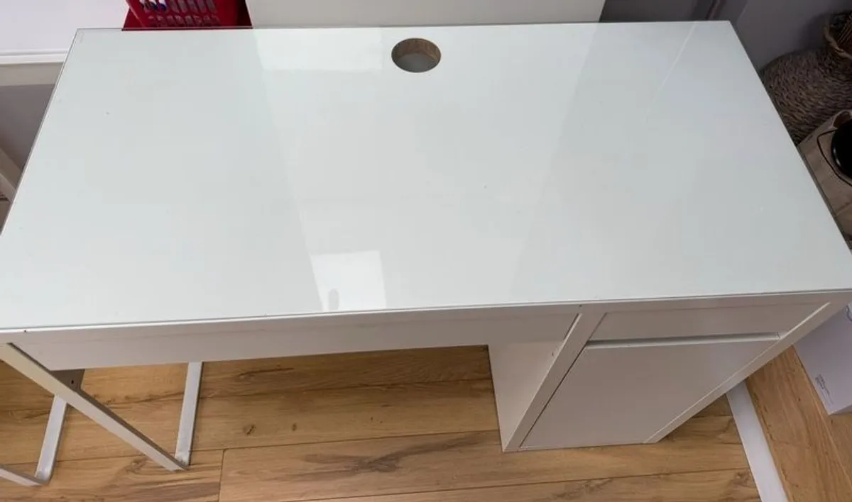 ikea desk with glass top - Image 1