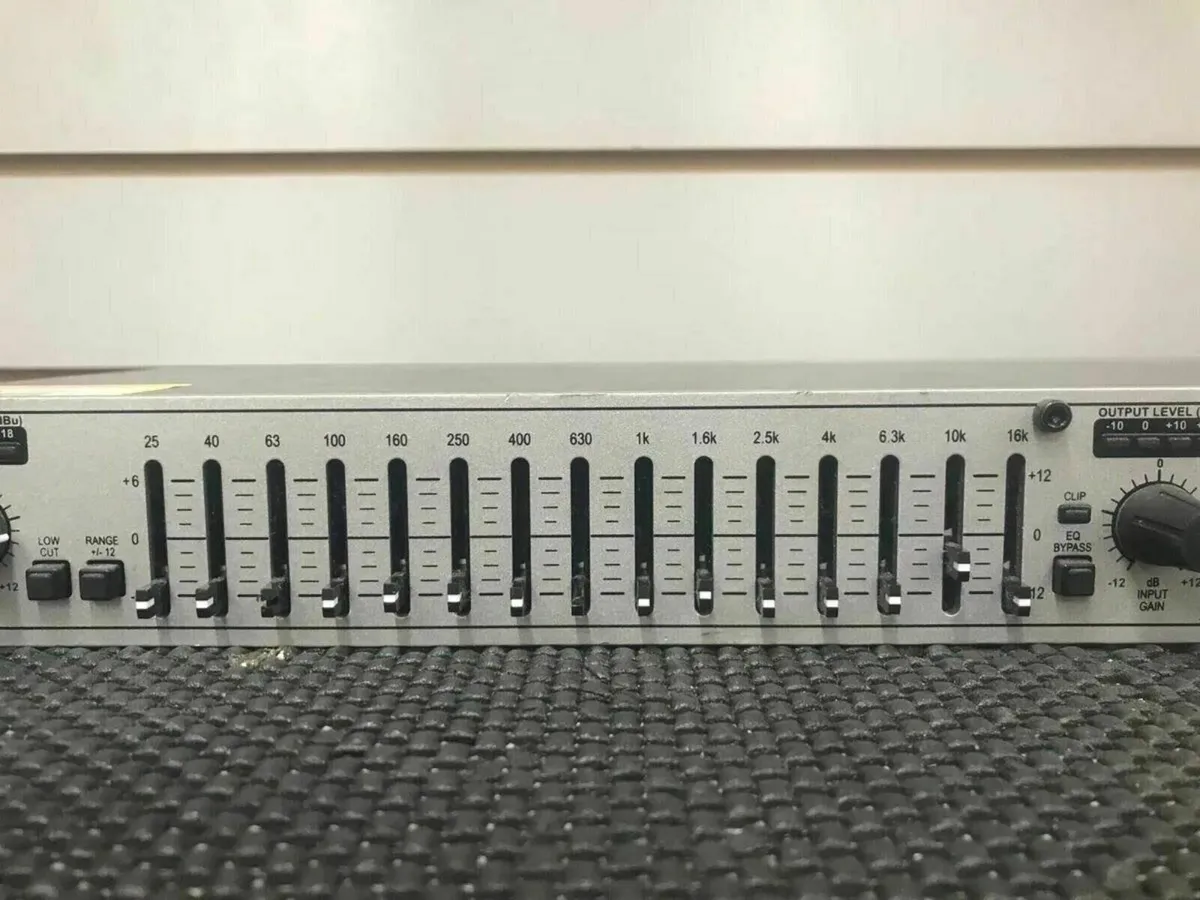 DBX 215s Graphics Equalizer - Image 2