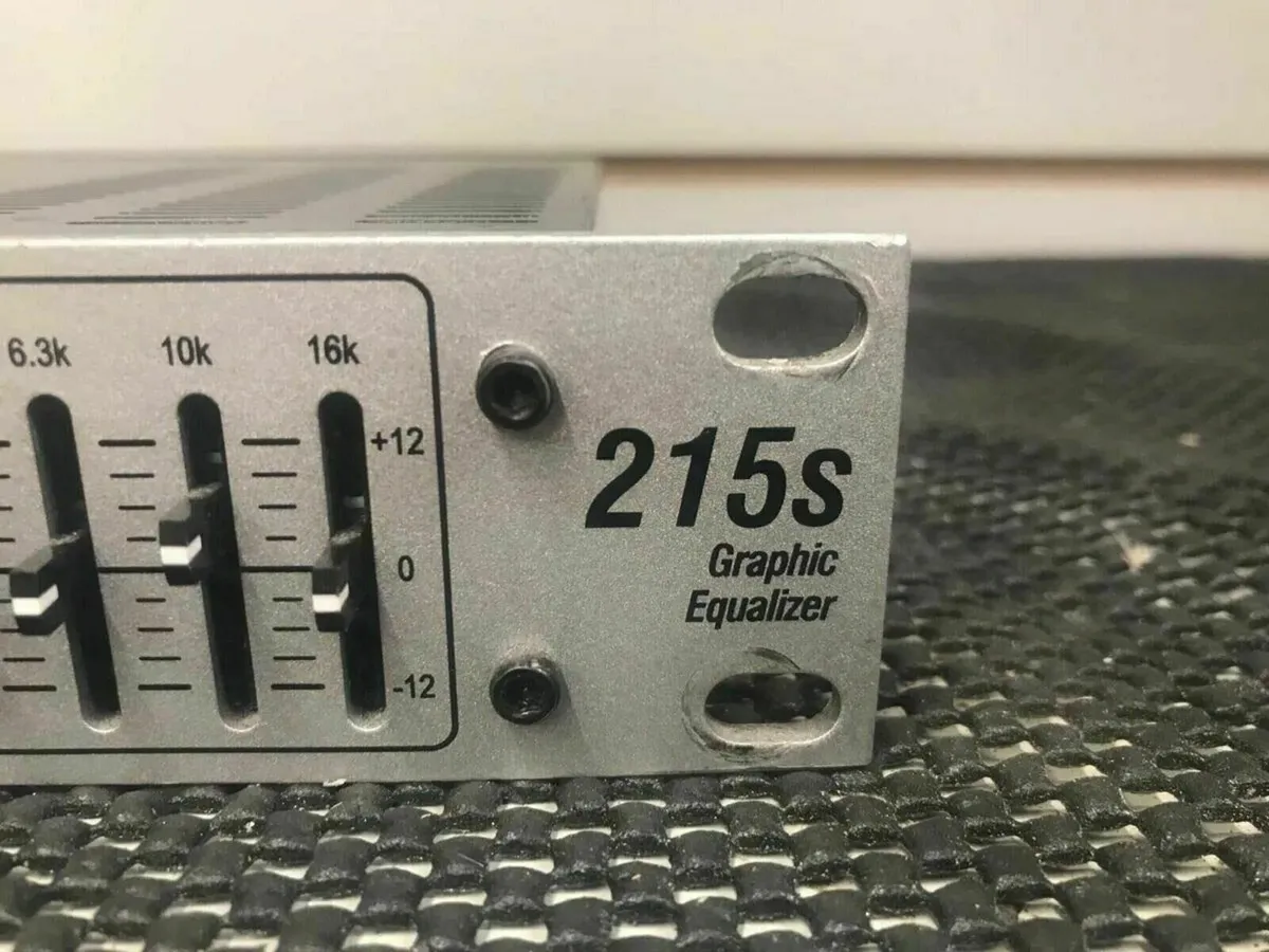 DBX 215s Graphics Equalizer - Image 3